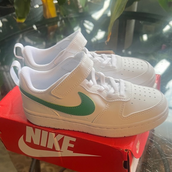 Nike court borough low white and Green Kids' Sneakers - Picture 1 of 3